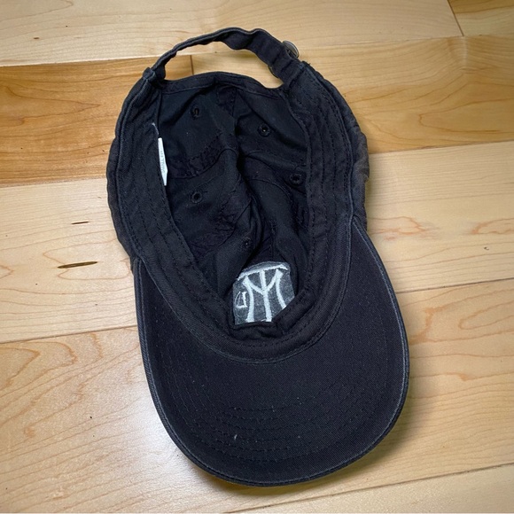 🤍 Black Artgang Cap - Picture 3 of 4